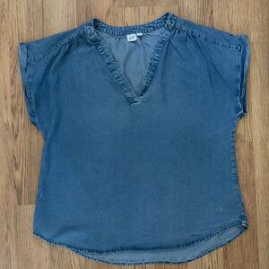 GAP Women's soft denim V-Neck short sleeve shirt
